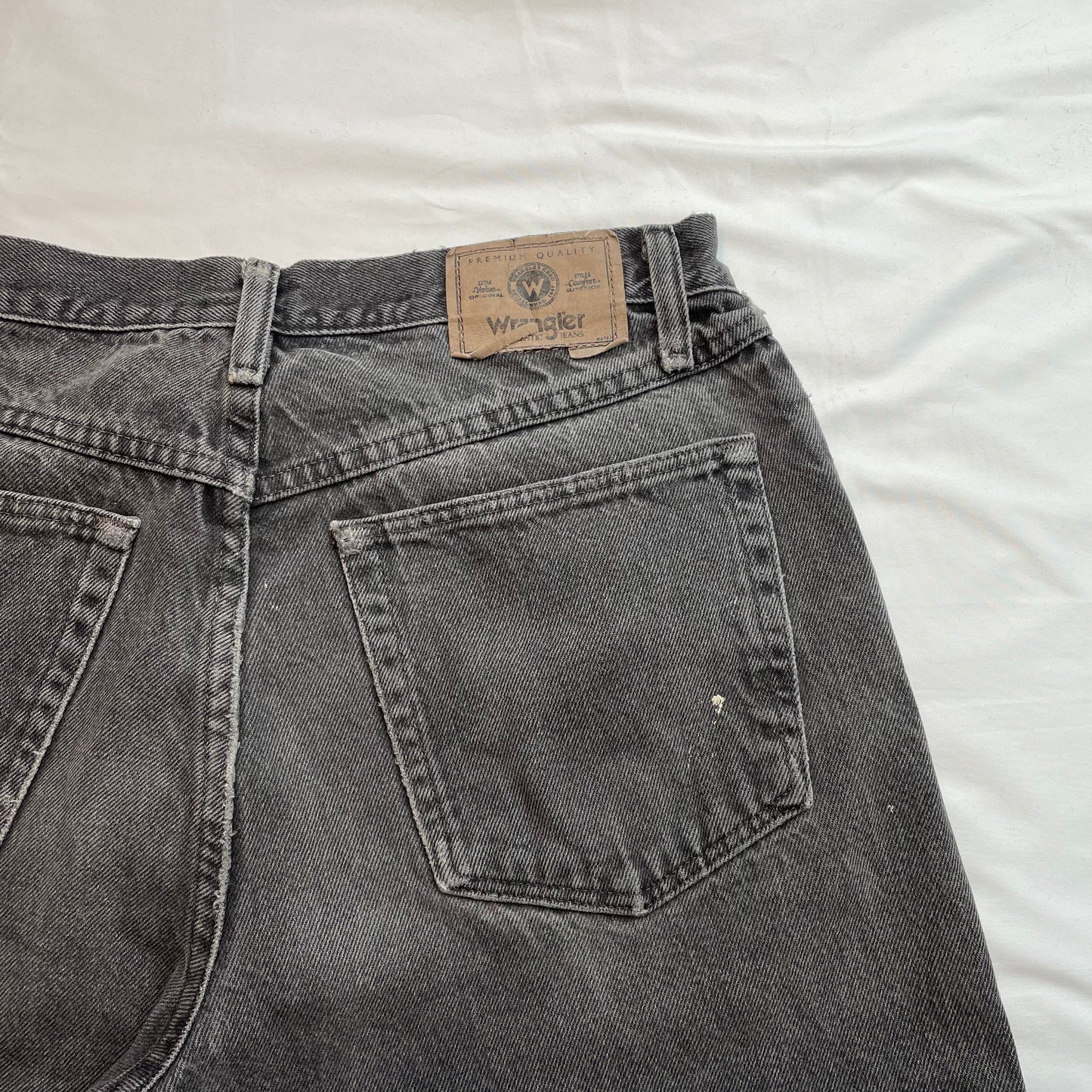 Ripped Wrangler Jeans - W32 L30